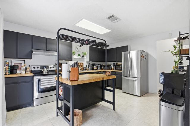 2900 Donnell DR, Round Rock, TX 78664