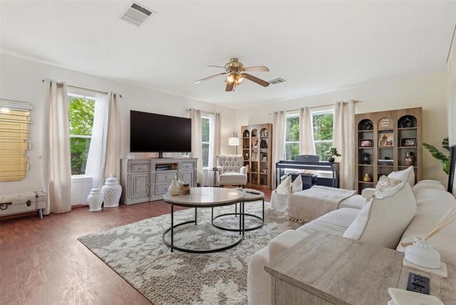 2900 Donnell DR, Round Rock, TX 78664