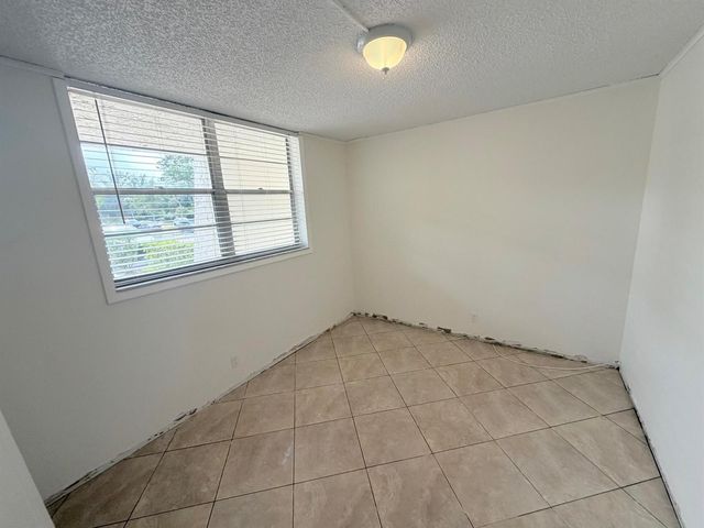 9230 Lagoon Place 110, Davie, FL 33324