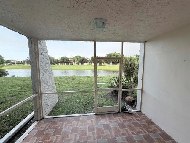 9230 Lagoon Place 110, Davie, FL 33324