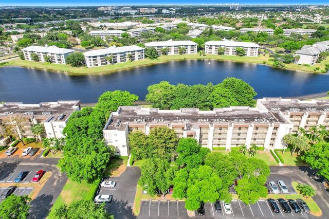9230 Lagoon Place 110, Davie, FL 33324