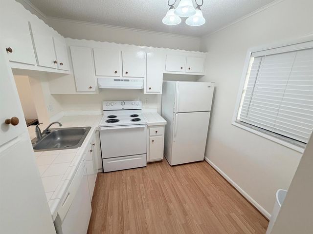 9230 Lagoon Place 110, Davie, FL 33324