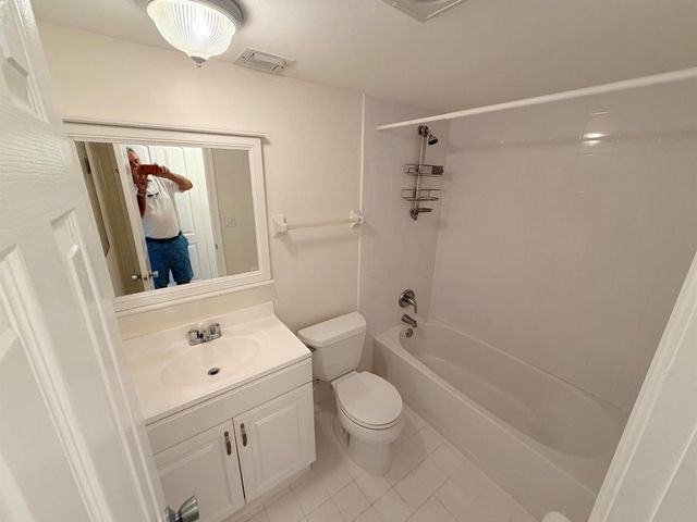 9230 Lagoon Place 110, Davie, FL 33324