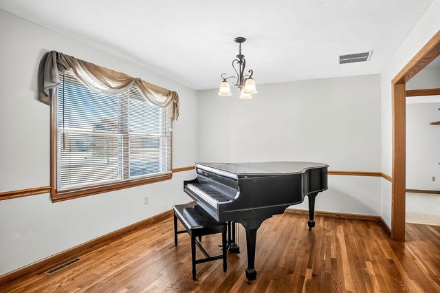 2105 N Farm Road 97, Springfield, MO 65802