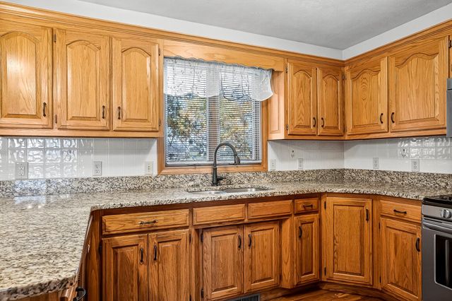 2105 N Farm Road 97, Springfield, MO 65802