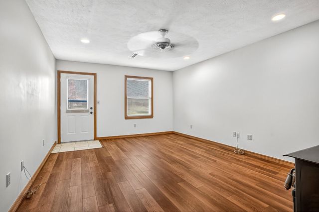 2105 N Farm Road 97, Springfield, MO 65802