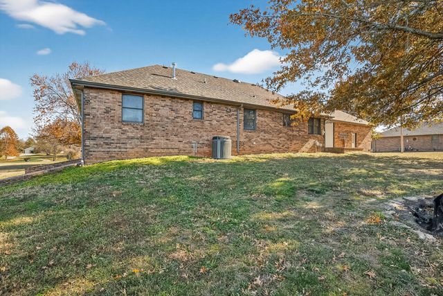 2105 N Farm Road 97, Springfield, MO 65802