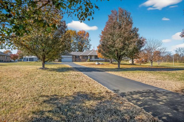 2105 N Farm Road 97, Springfield, MO 65802