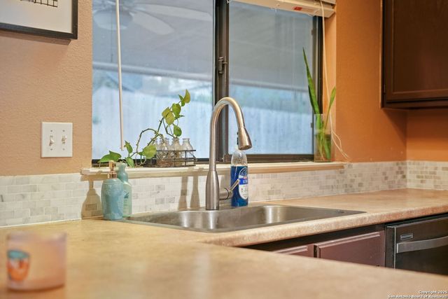 17007 Vista Bluff Dr, San Antonio, TX 78247