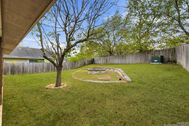 17007 Vista Bluff Dr, San Antonio, TX 78247