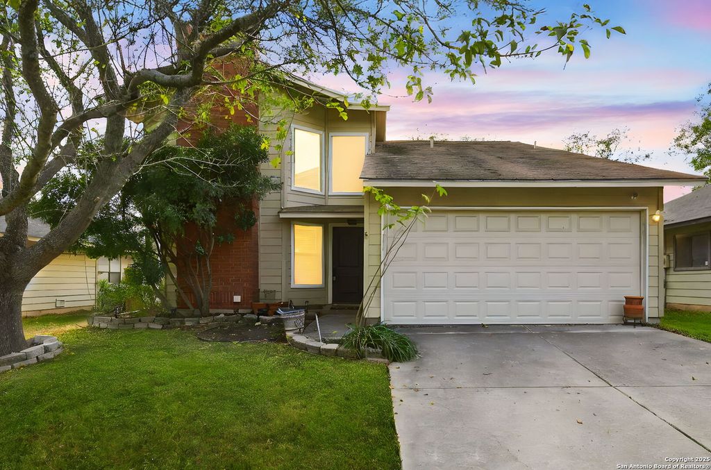17007 Vista Bluff Dr, San Antonio, TX 78247