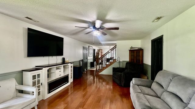 105 Jill Dr, Lawrenceburg, TN 38464