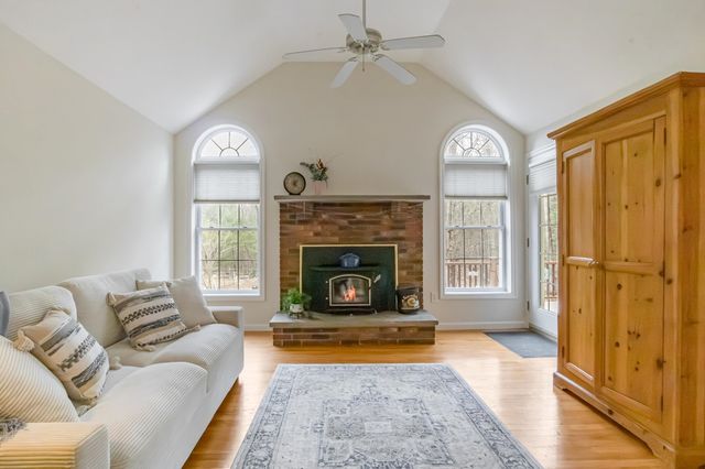 155 Chase Road, South Hampton, NH 03827
