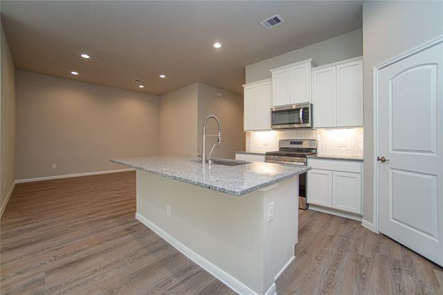 439 Stonebrook Lane, Conroe, TX 77304