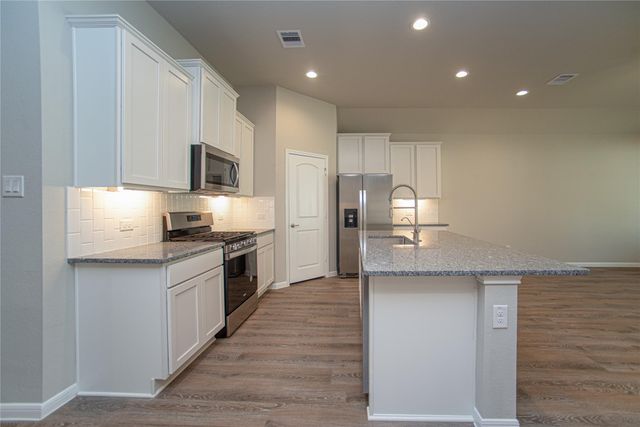 439 Stonebrook Lane, Conroe, TX 77304