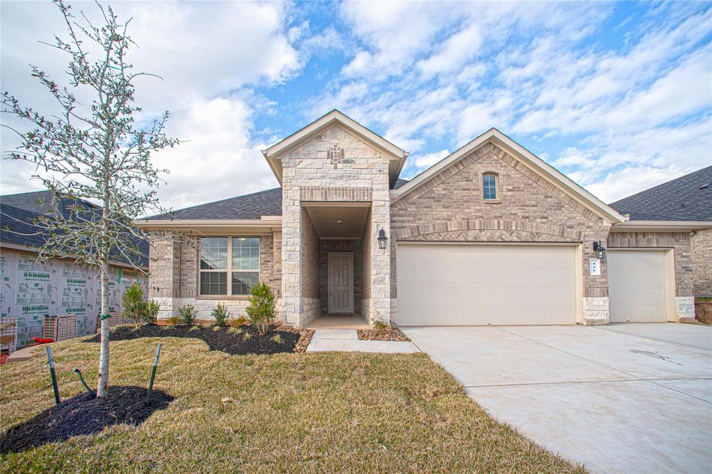 439 Stonebrook Lane, Conroe, TX 77304