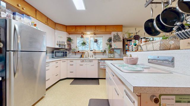 88502 N Harrington Road, West Richland, WA 99353