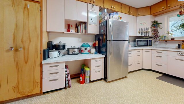 88502 N Harrington Road, West Richland, WA 99353