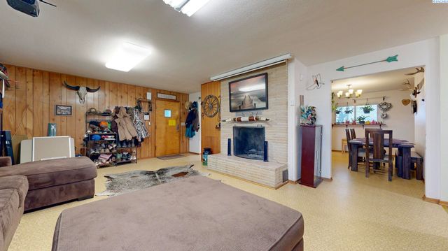 88502 N Harrington Road, West Richland, WA 99353