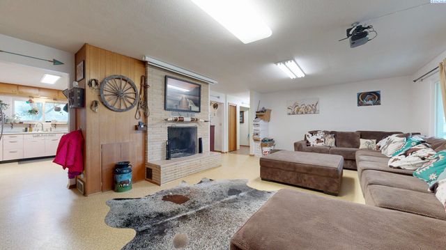 88502 N Harrington Road, West Richland, WA 99353