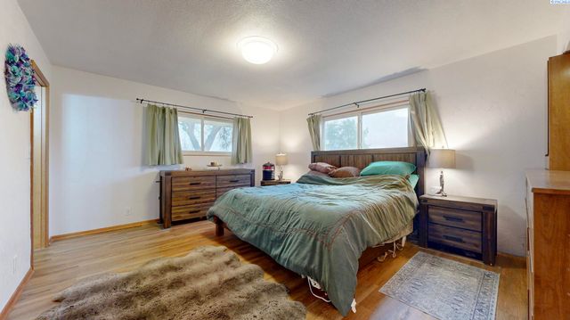 88502 N Harrington Road, West Richland, WA 99353