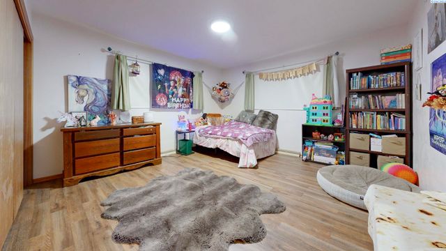 88502 N Harrington Road, West Richland, WA 99353