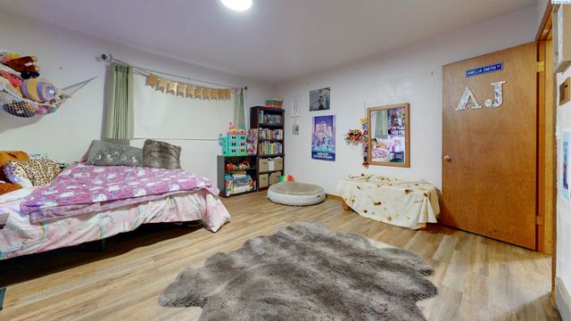 88502 N Harrington Road, West Richland, WA 99353