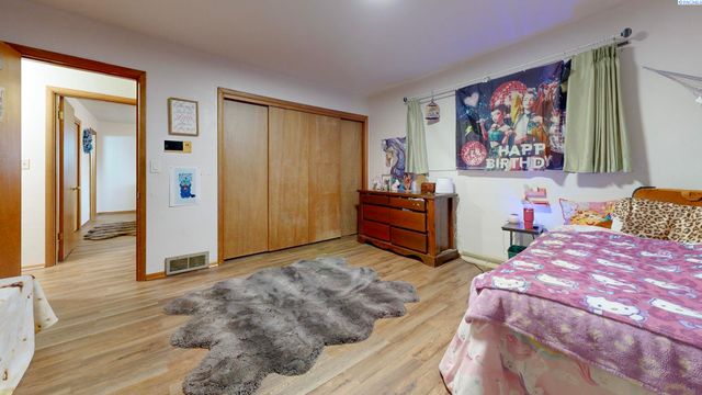 88502 N Harrington Road, West Richland, WA 99353