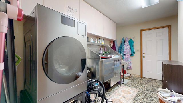 88502 N Harrington Road, West Richland, WA 99353