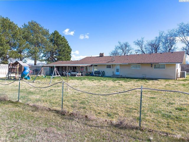 88502 N Harrington Road, West Richland, WA 99353