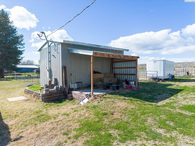 88502 N Harrington Road, West Richland, WA 99353