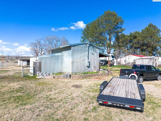 88502 N Harrington Road, West Richland, WA 99353