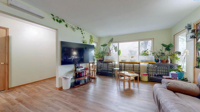 88502 N Harrington Road, West Richland, WA 99353