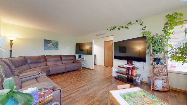 88502 N Harrington Road, West Richland, WA 99353