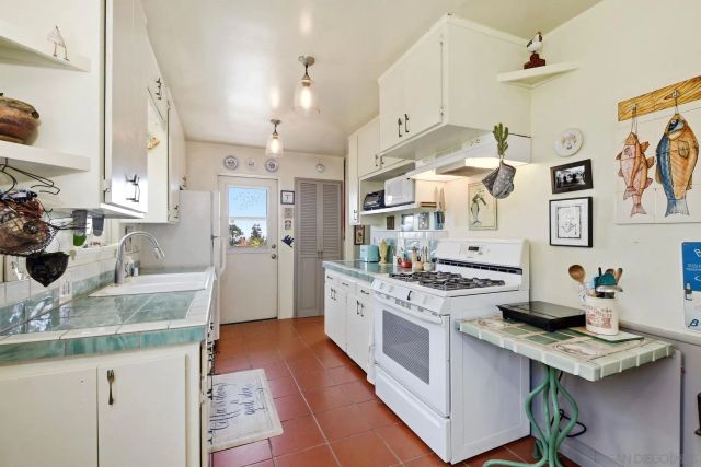 425 S Horne Street, Oceanside, CA 92054