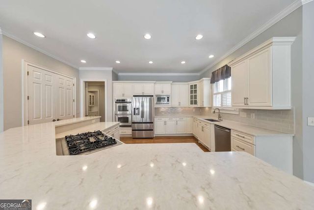 11180 West Road, Roswell, GA 30075