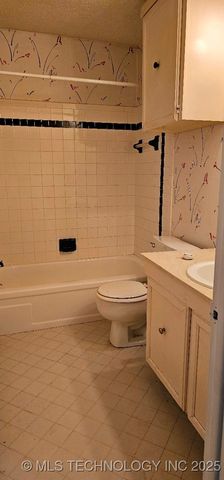 6716 S Lewis Avenue 604, Tulsa, OK 74136