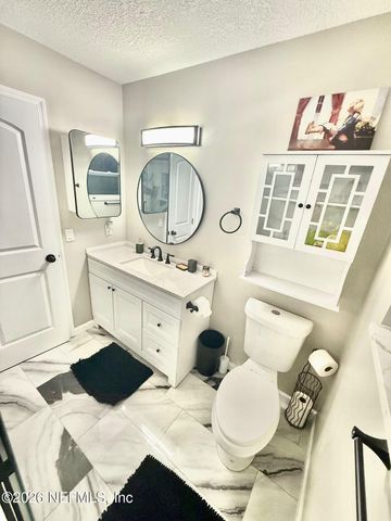 1042 JAMAICA Road E, Jacksonville, FL 32216