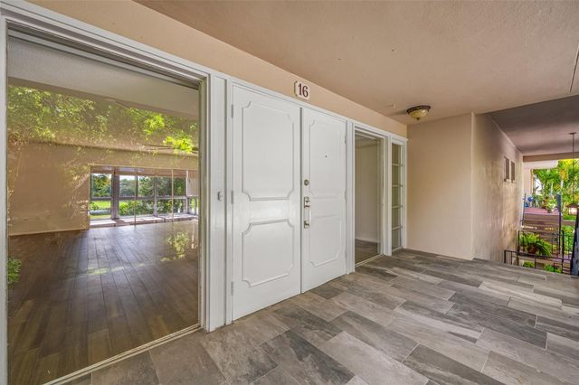 16 COUNTRY CLUB DRIVE 16, Largo, FL 33771
