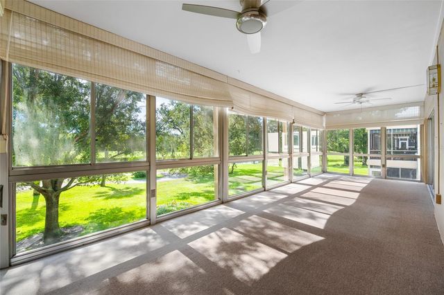 16 COUNTRY CLUB DRIVE 16, Largo, FL 33771