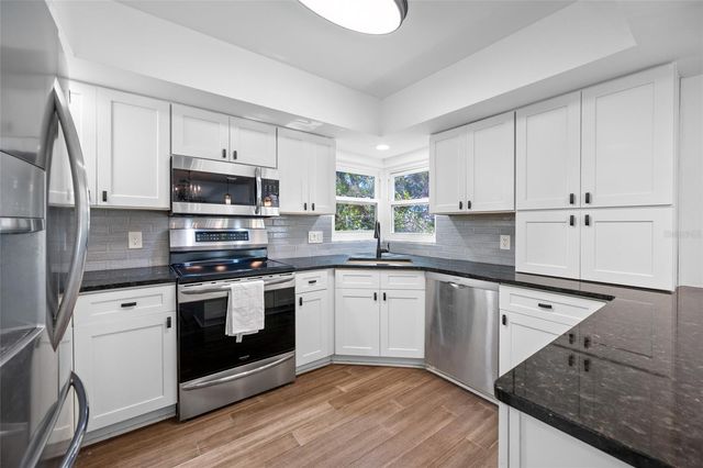 16 COUNTRY CLUB DRIVE 16, Largo, FL 33771