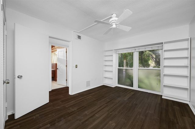 16 COUNTRY CLUB DRIVE 16, Largo, FL 33771