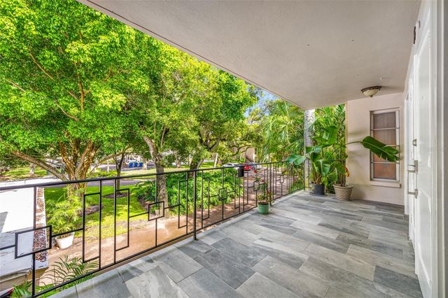 16 COUNTRY CLUB DRIVE 16, Largo, FL 33771
