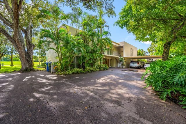 16 COUNTRY CLUB DRIVE 16, Largo, FL 33771