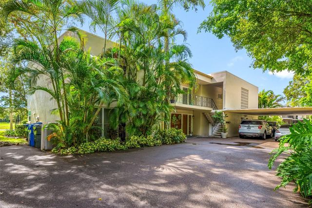 16 COUNTRY CLUB DRIVE 16, Largo, FL 33771