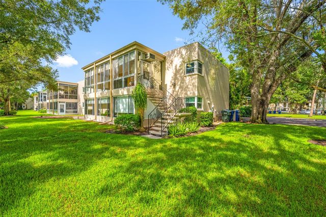 16 COUNTRY CLUB DRIVE 16, Largo, FL 33771