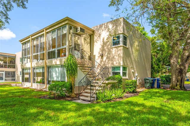 16 COUNTRY CLUB DRIVE 16, Largo, FL 33771