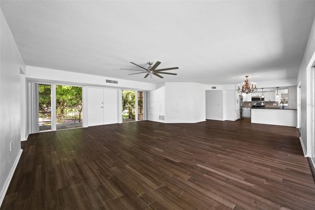 16 COUNTRY CLUB DRIVE 16, Largo, FL 33771