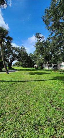 16 COUNTRY CLUB DRIVE 16, Largo, FL 33771