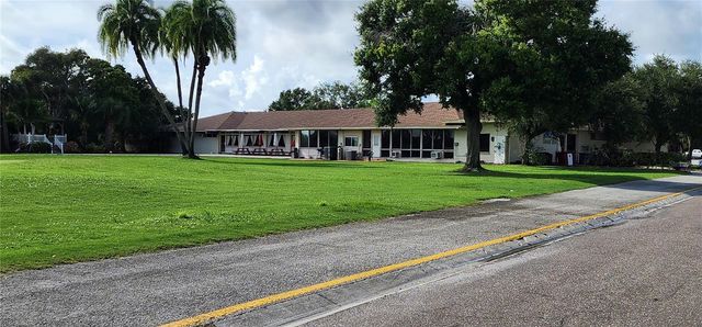 16 COUNTRY CLUB DRIVE 16, Largo, FL 33771